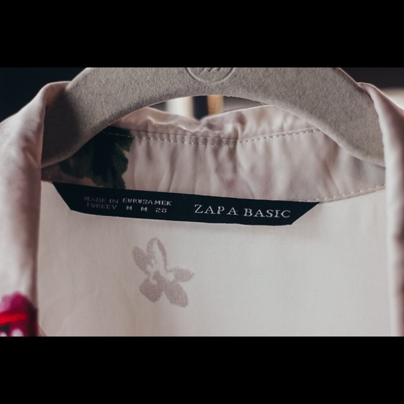 Silky-feeling floral & cream button blouse - Picture 5 of 7